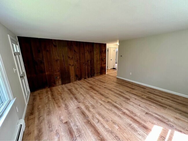 Foto del edificio - 388 Cherry Brook Rd