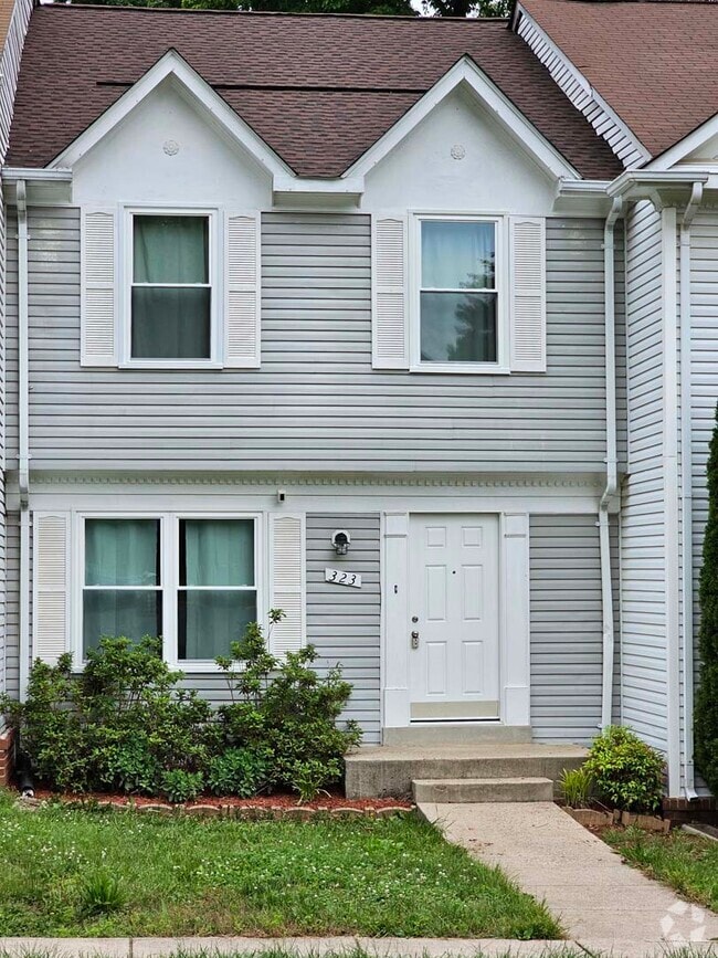 Front view - 323 Felsted Ct