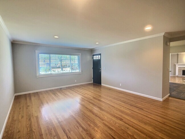 Foto del edificio - Spacious 4 Bed/ 2 Bath House in the Quiet ...