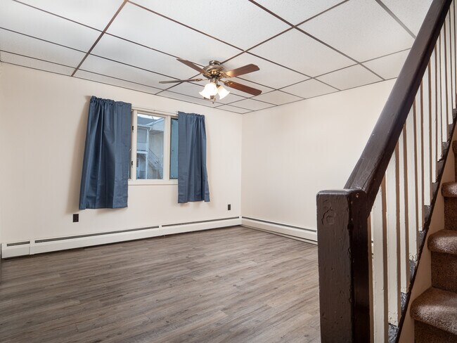 Living Room - 913 S Webster Ave