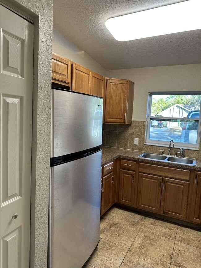 Foto del edificio - UPDATED TWO BEDROOM ONE BATHROOM , LARGE BACK YARD WITH STORAGE SHED. PET FRIENDLY, INSIDE LAUNDR...