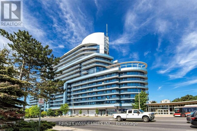 Building Photo - 2885-2885 Bayview Ave