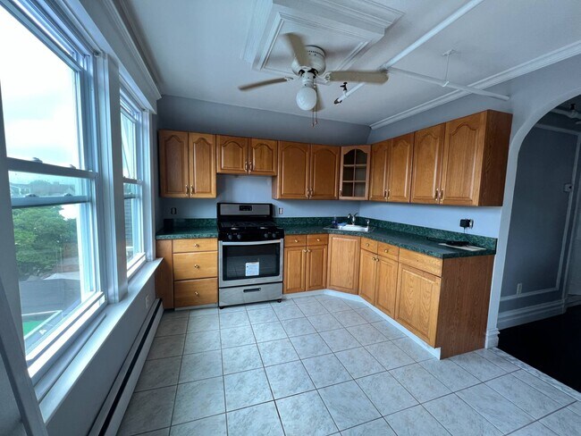 Building Photo - 157 B 112 St