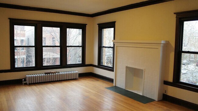 Photo - 2428 N Sawyer Ave Apartment