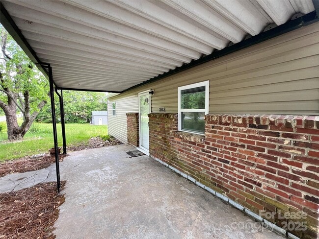 Building Photo - 303 Talley St