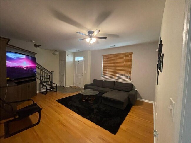 Building Photo - 2409 Leytonstone Dr