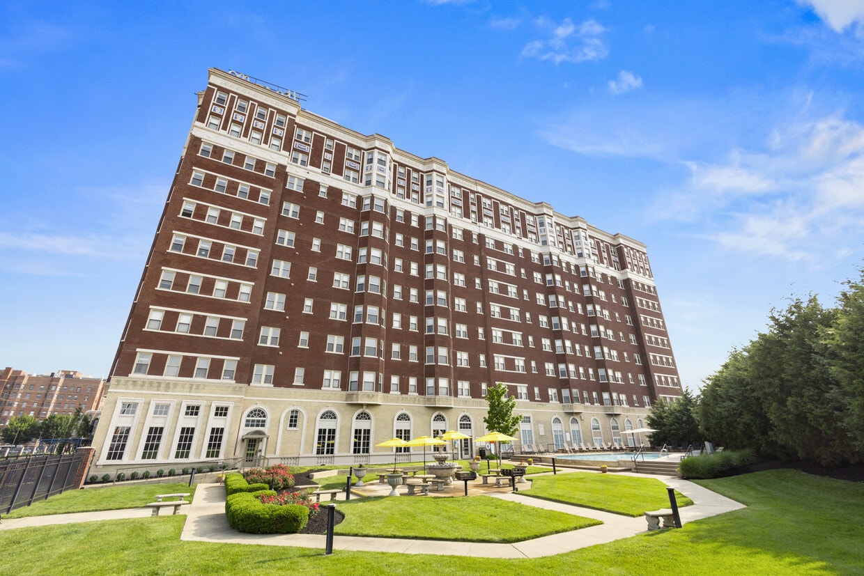South Lawn-Pool - The Marott Apartments