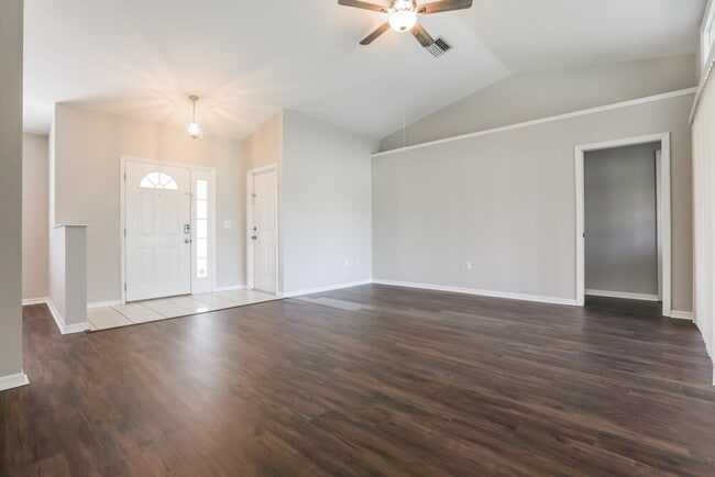 Foto del edificio - 23090 Rye Ave