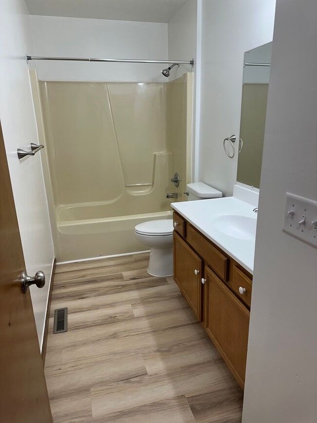 Building Photo - 999 Spring Crossing Dr