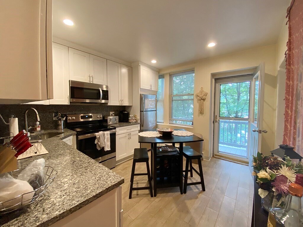 Foto principal - 119 Cottage St