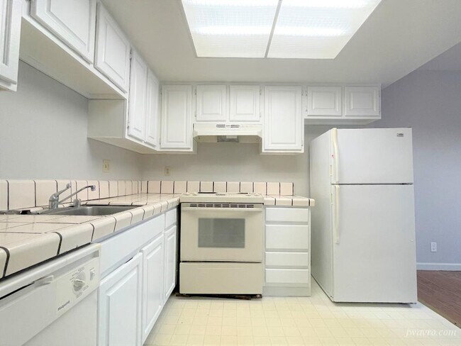 Building Photo - 60 Dorado Terrace