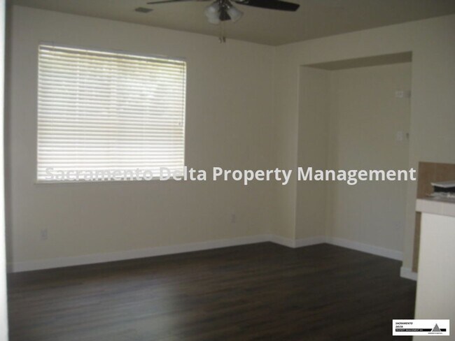 Foto del edificio - Spacious 3 Bed/2.5 Bath Home in a Great Lo...