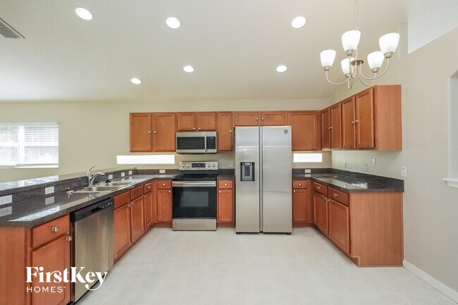 Building Photo - 2513 Balmoral Dr