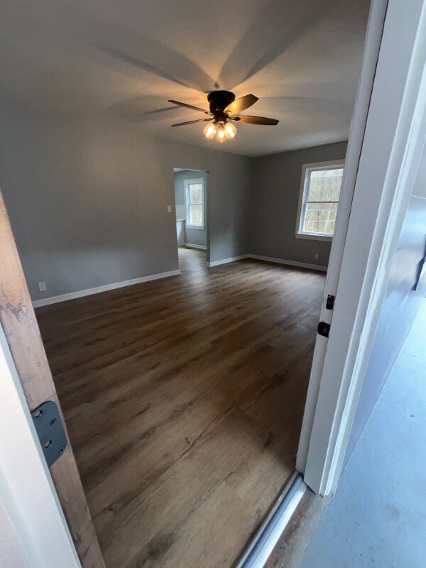 Foto del edificio - 619 Pinewood Ave