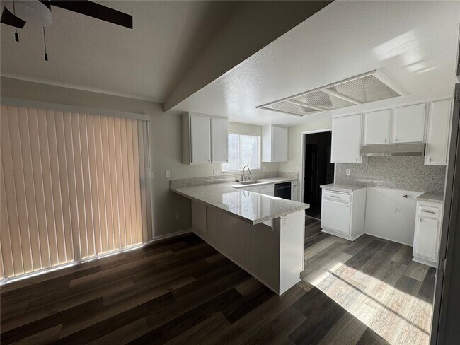 Foto del edificio - 231 Laurelwood Ln