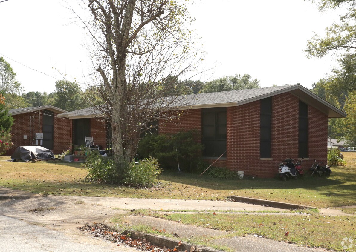Building Photo - Auburn Homes