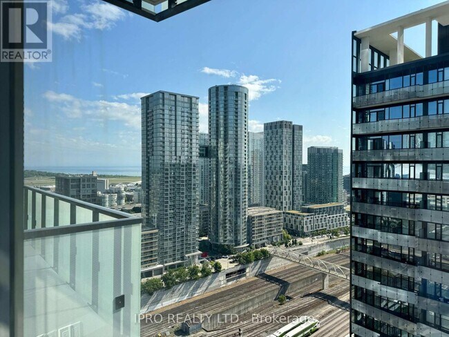Photo du bâtiment - 470-1470 Front St W