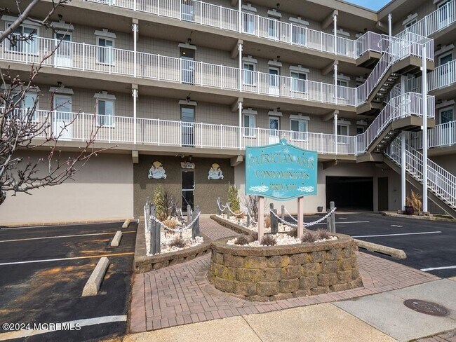 Building Photo - 1601 Boulevard