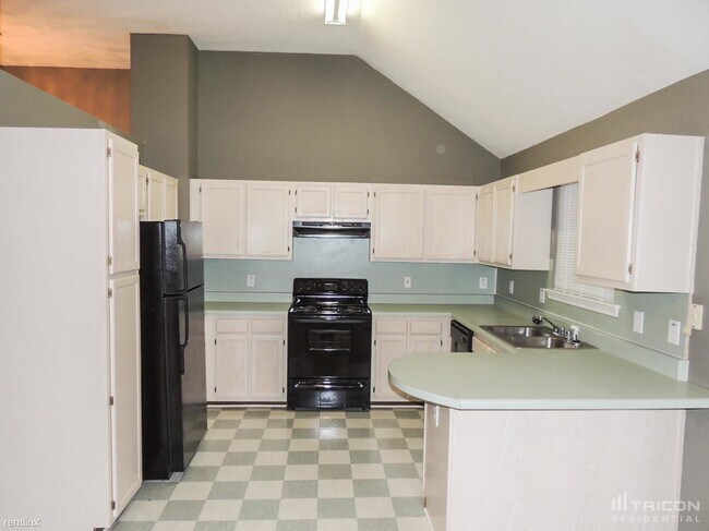Building Photo - 102 Oak Ridge Dr