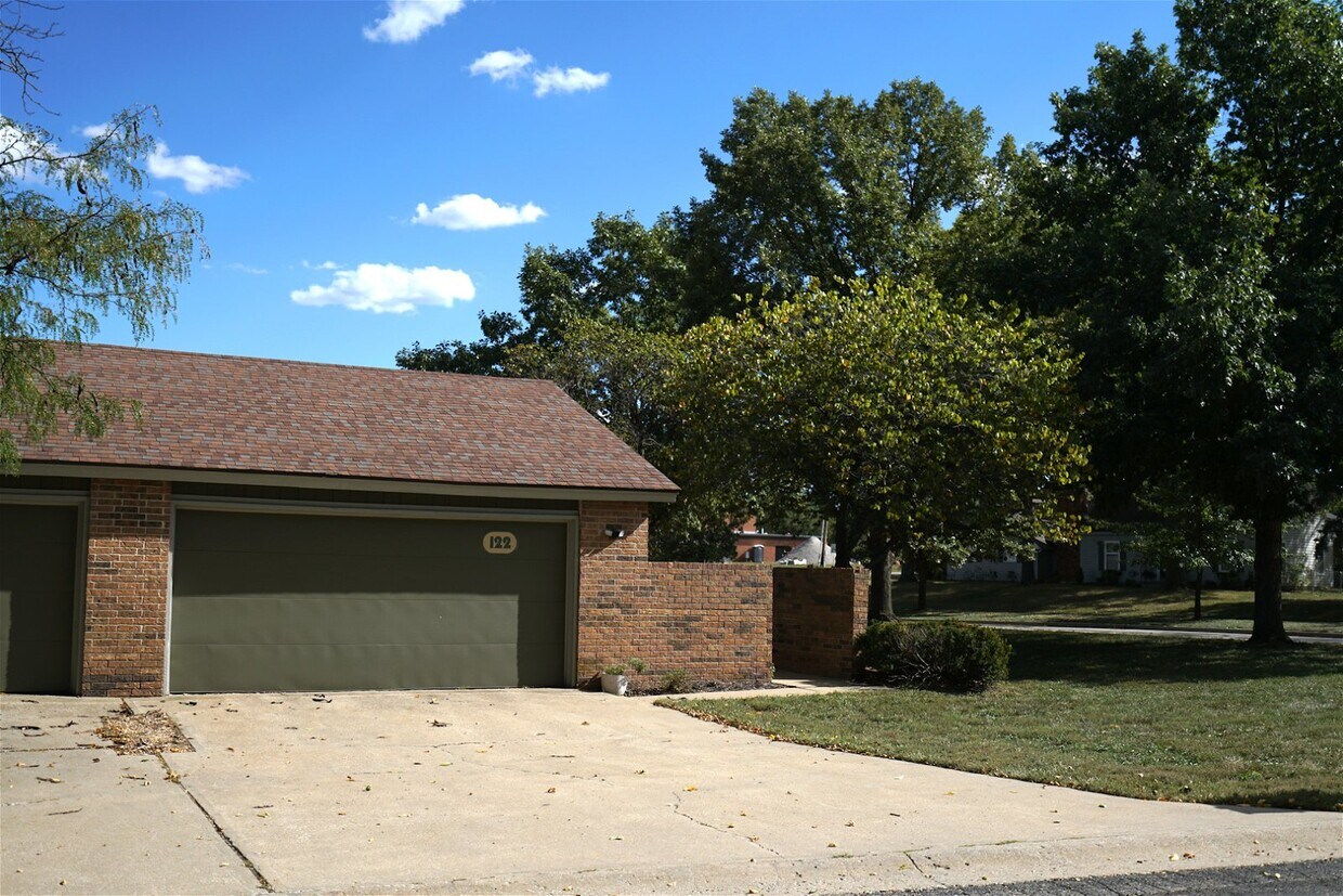 Foto del edificio - 102 Barstow Place, Lawrence, KS 66049 - 2 ...