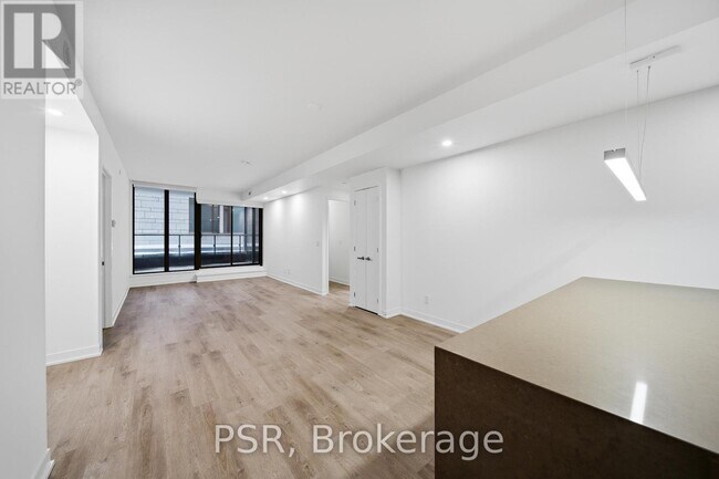 Building Photo - 2 St Thomas St