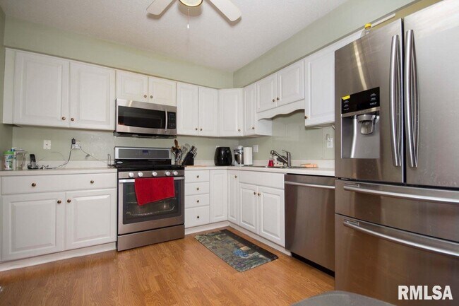 Foto del edificio - 3105 Parkwild Dr