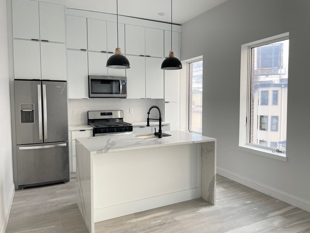 Foto principal - 108 Chelsea St