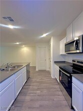 Building Photo - 6108 Hibiscus Gdn St