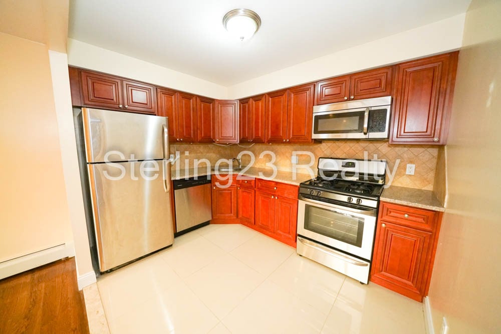 3310 23rd St, Astoria, NY 11106 Townhome Rentals in Astoria NY