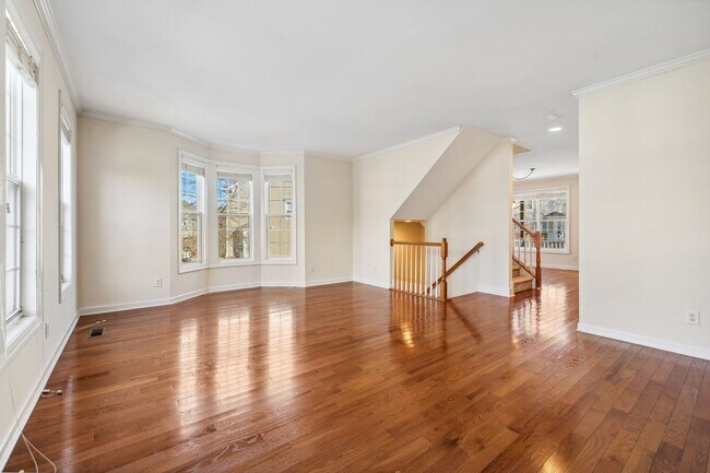 Foto del edificio - Olde Raleigh Stunner! 2 Primary Suites! Flexible move in date!
