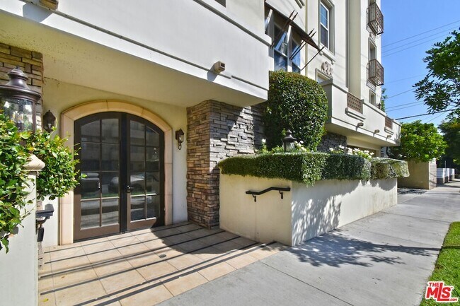 Foto del edificio - 4202 Whitsett Ave