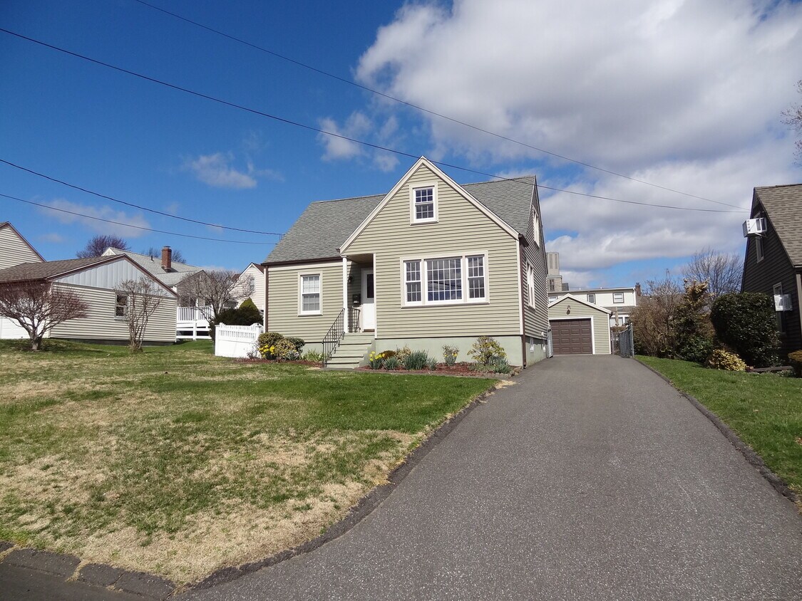 Primary Photo - 236 Sterling St