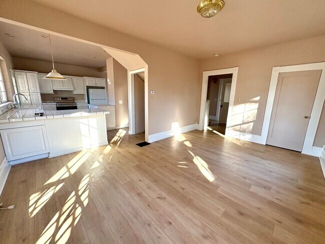 Foto del edificio - 1465 Central Ave