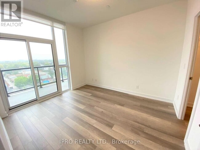 Photo du bâtiment - 1603-1603 Eglinton Ave W