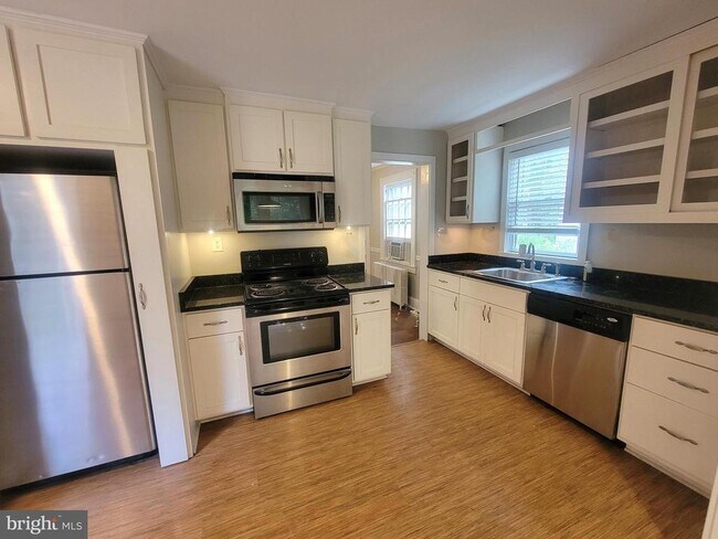 Foto del edificio - 905 Evergreen Ave