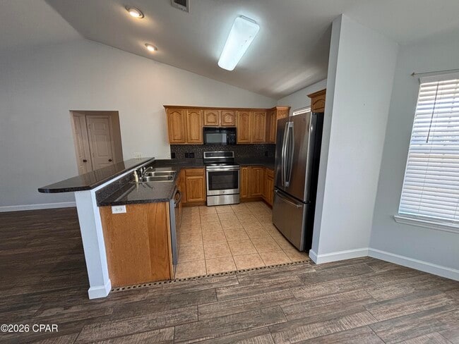 Foto del edificio - 5127 Stewart Dr