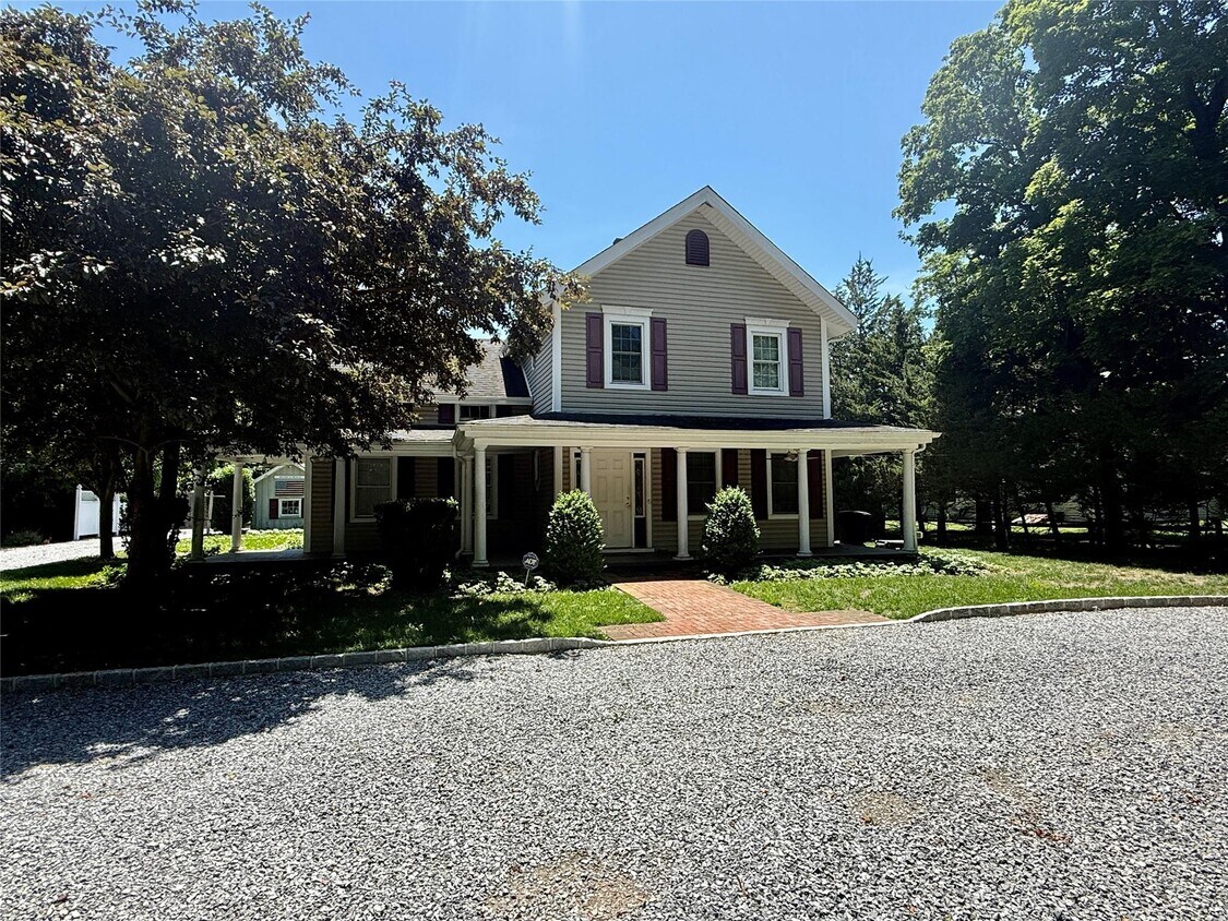 Foto principal - 496 N Country Rd