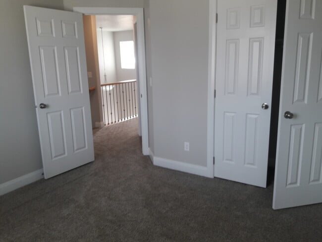 Foto del edificio - Move-In Discount --3 bed 2.5 bath - Newer townhome in the heart of Cedar City