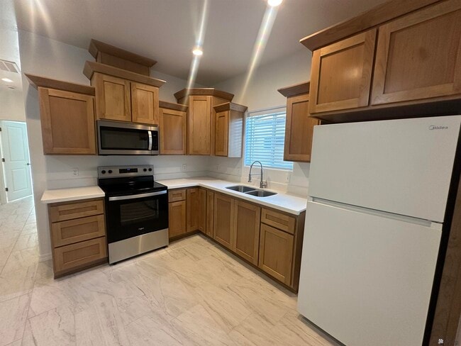Building Photo - 448 S 17th Ave