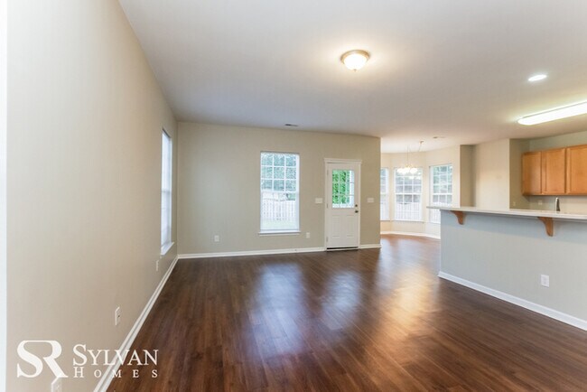 Foto del edificio - Gorgeous 6BR 3BA 2 Story Traditional Home ...