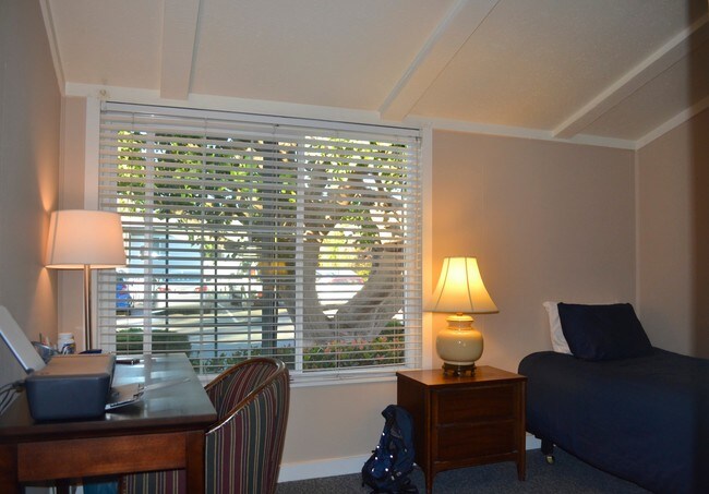 Foto del edificio - 29500 Heathercliff Rd
