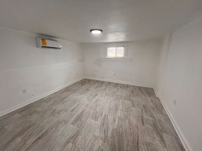 Foto del edificio - 1215 W 22nd St