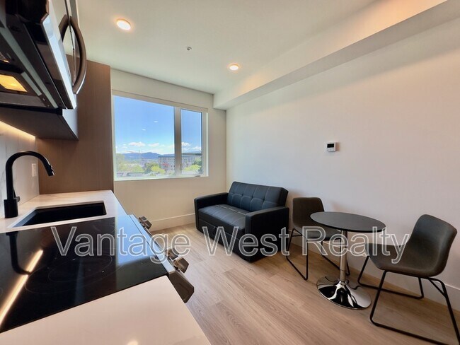Photo du bâtiment - 409-720 K.l.o. Rd