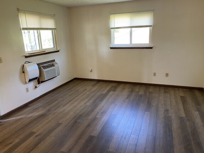 Building Photo - Green Valley Drive Apartments