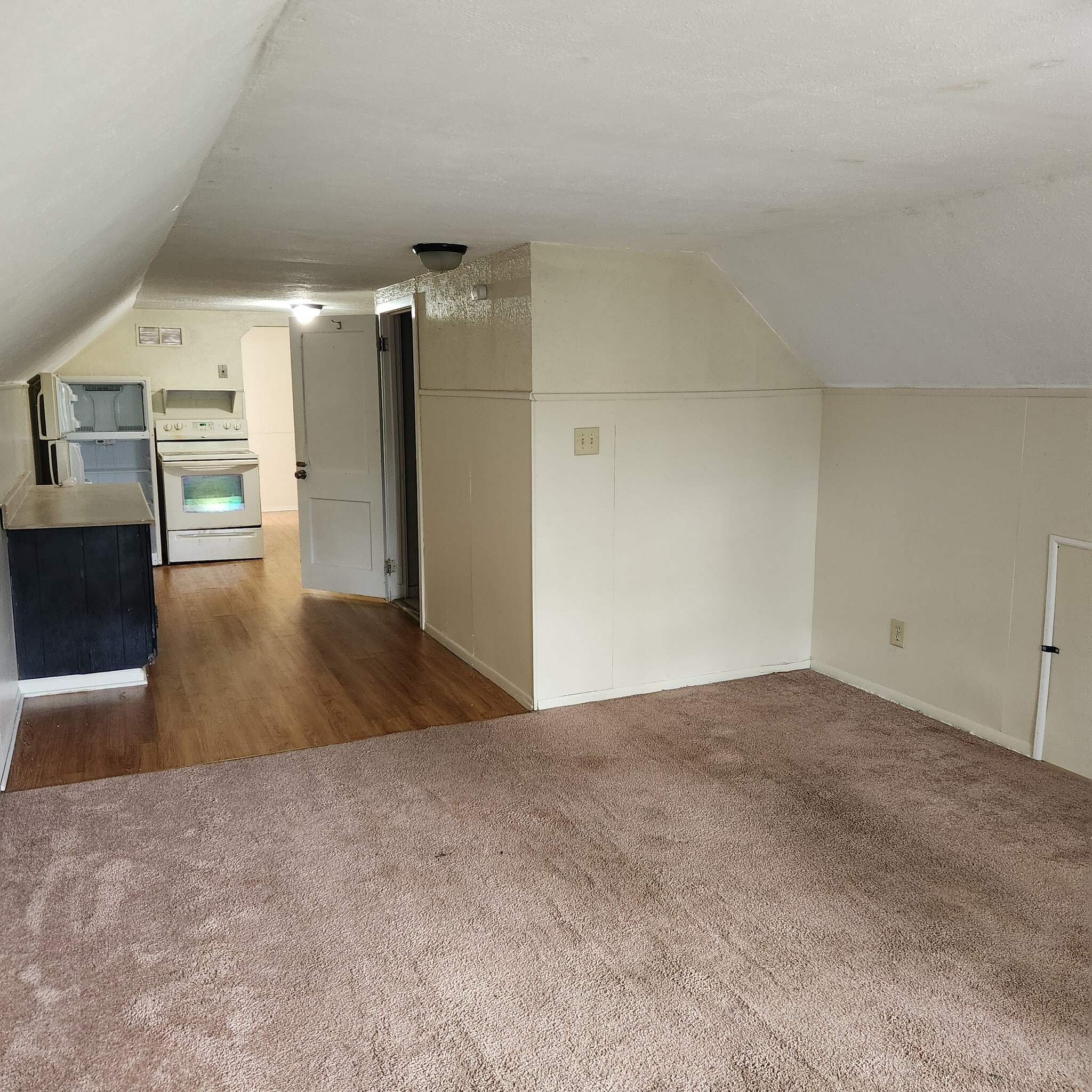 896 Delia Ave Akron, OH 44320 – photo 2