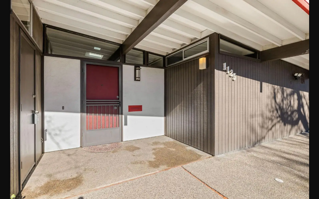 Building Photo - Sprawling 7 bedroom home available for sum...