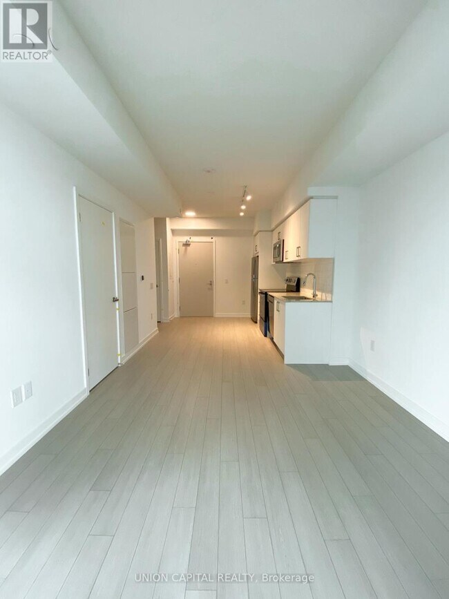 Photo du bâtiment - 4010 Eglinton Ave W