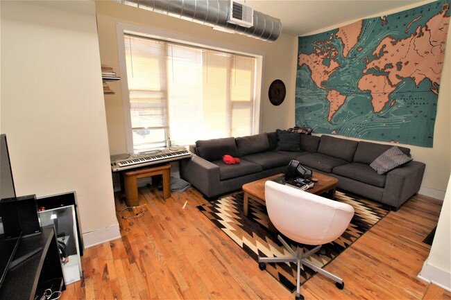 Foto del edificio - 1034 N Ashland Ave