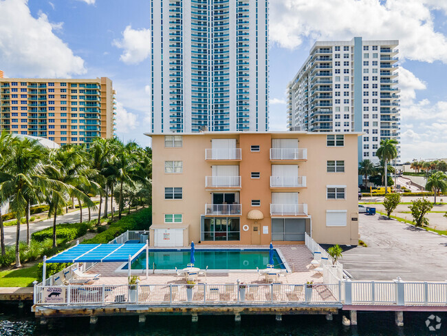 Building Photo - Attache Gardens Apartments