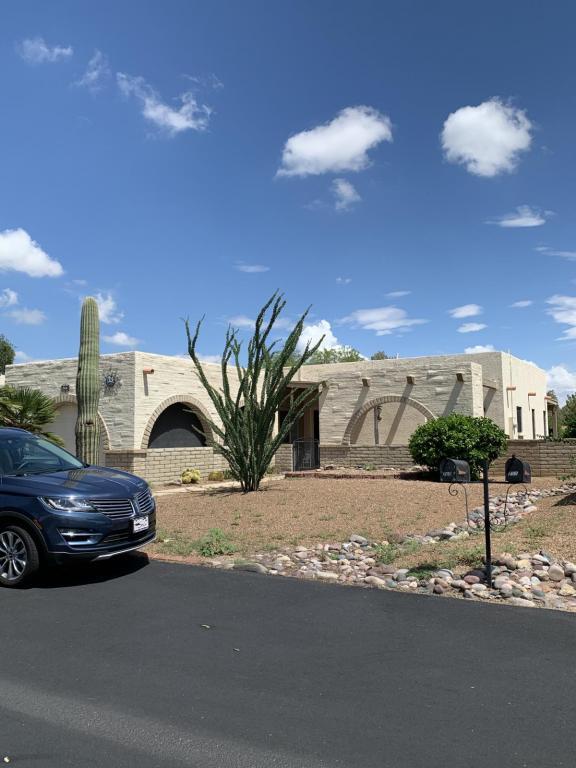 Building Photo - 760 W Camino Iturbide